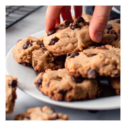 Hershey&#39;s Semi-Sweet Chocolate Baking Chips, 285g