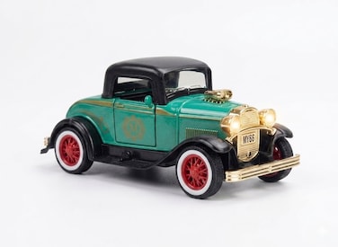 Vintage Die-Cast Classic Car Toy 1:36 Scale with Light &amp; Music, Pull Back Action, Openable Doors, Kids Collectible Model Car