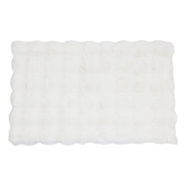 سجادة من فرو الأرانب، بيضاء