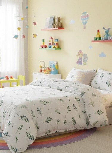 Home Single size 4 Pcs bedding set ( 1 Duvet cover - 160*210cm.; 1 Fitted sheet 100*200+30cm.; 2 Pillow cases - 50*75cm.). Kids bedding set beautiful Small Green leaves design.