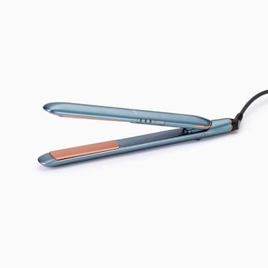 مكواة الشعر BaByliss Denim Luxe، ألواح سيراميك ماسية لشعر ناعم ولامع، تسخين سريع ودرجة حرارة قابلة للتعديل، تحكم في التجعد ولمسة نهائية بجودة صالونات التجميل – ST251PSDE