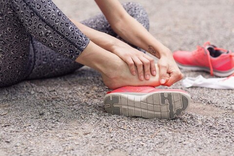 Tailors Bunion Corrector and Tailors Bunion Relief  Pinky Toe Bunionette Shield Inflammation and Pain Gel Silicone Toe Guard Support  Bunion Splint Brace  Unisex Toe Cushion and Toe Care 1 Pair