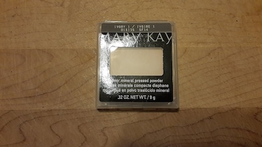 Mary KaySheer Mineral Pressed Powder ~Ivory 1
