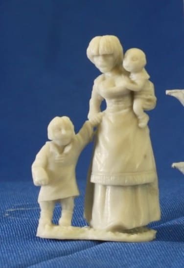 REAPER Townsfolk Mom  Kids 1 Miniature