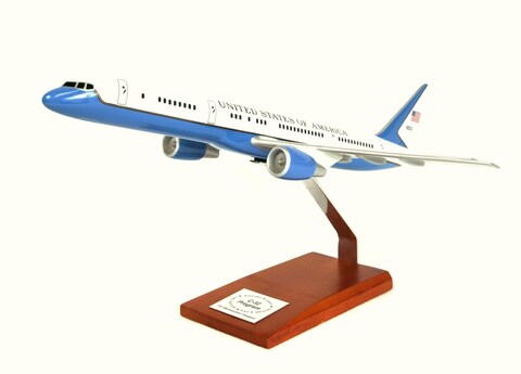 Mastercraft Collection Boeing 757200 C32A VIP Model Scale 1100