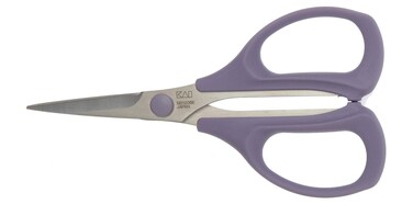 Kai 3120 4 34 Inch Serrated Blade Patchwork Scissor