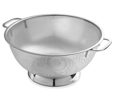 Bellemain 5 Qt Metal Colander with Handle  Pasta Spaghetti Berry Fruit Vegetable Kitchen Food Strainer Basket  188 Stainless Steel Colander Bowl  Pot Drainer for Cooking Sifter Strainer