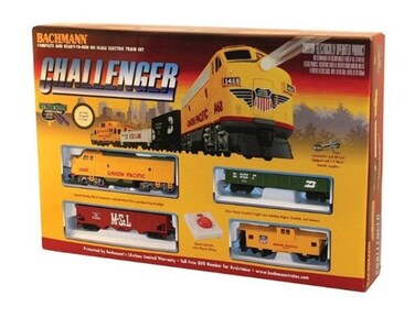 CHALLENGER Ready To Run Electric Train Set  HO Scale