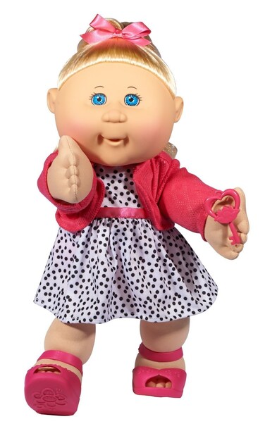 Cabbage Patch Kids 14 Kids  Blonde HairBlue Eye Girl Doll in Trendy Fashion