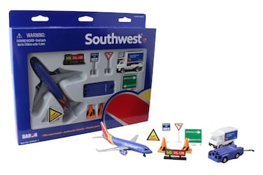 Daron Southwest Airlines Airport Playset with DieCast Metal Model Airplane with Plastic Parts Cars and Transportation Toys for Kids Ages 3