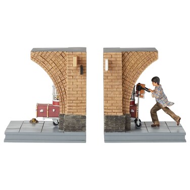 Enesco The Wizarding World of Harry Potter Platform 9 34 Decorative Bookends 701 Inch
