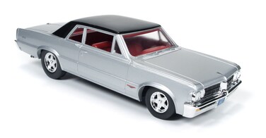 Auto World AW24007 1964 Pontiac GTO Silvermist Grey with Gloss Black Roof 124 Diecast Model Car
