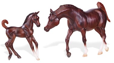 Breyer Classics Chestnut Arabian Horse  Foal Toy Set