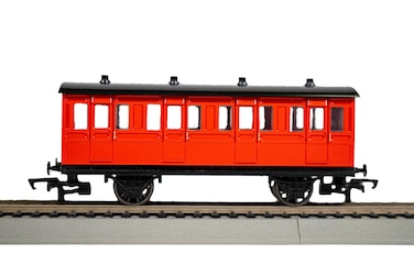 Bachmann Industries Thomas  Friends  RED COACH  HO Scale Medium