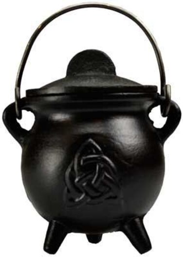 CircuitOffice 3 Triquetra Cast Iron Cauldron with Lid
