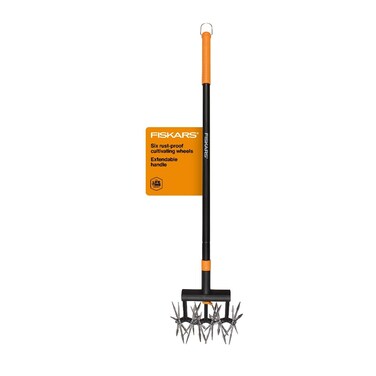 Fiskars Tiller Cultivator for Garden and Lawn Extendable 40 60 Gardening Hand Tool Telescoping Rotary Hand Cultivator Tool for Soil or Reseeding Grass
