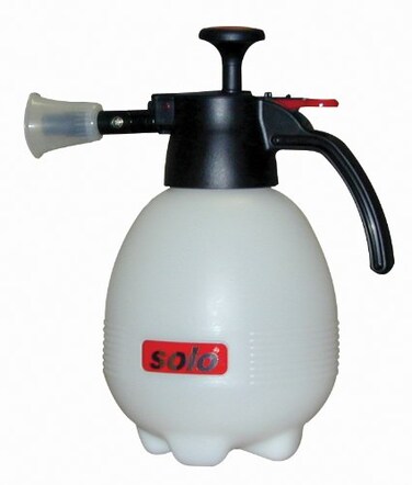 SOLO 418 2 Liter OneHand Pressure Sprayer Red and White