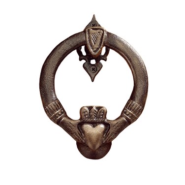 Design Toscano Claddagh Authentic Foundry Iron Door Knocker