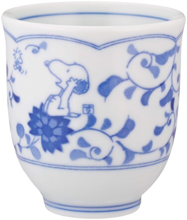 Kaneshotouki Sunupii 630132 Indigo Arabesque Porcelain Teacup Comes in a Presentation Box