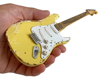 AXE HEAVEN Yngwie Malmsteen Mini Fender Strat Heavily Worn Olympic White Finish Guitar Model Replica