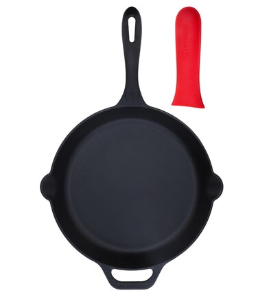 Victoria Cast Iron Skillet, Pre-Seasoned Cast Iron Frying Pan with Silicone Handle Holder, Made in Colombia, 12 Inch