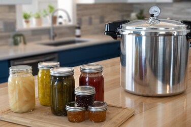 NESCO 24 Quart Manual Pressure Canner, Pressure Cooker, with pressure guage, locking lid, and removing canning rack