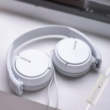 NY Over Ear Best Stereo Extra Bass Portable Headphones Headset for Apple iPhone iPod/Samsung Galaxy / mp3 Player / 3.5mm Jack Plug Cell Phone with Mic (Snow White) &hellip;