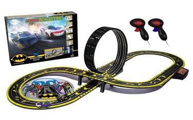 Micro Scalextric Justice League Batman vs Joker Battery Powered 1:64 Slot Car Race Track Set G1155T ,Black