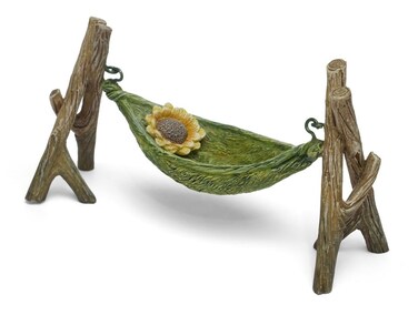 Marshall Home and Garden Delicate Daisy Hammock Forest Green 8 Inch Resin Stone Outdoor Statue