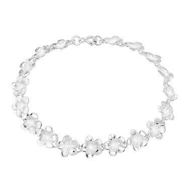 AeraVida Pretty Casual Plumeria Flower Link Bracelet   .925 Sterling Silver Elegant Floral Jewelry for Women   Delicate and Stylish Everyday Accessory