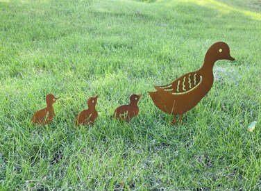 RANNYOZIO Duck Metal Stake Decorative Garden Stakes Duck Silhouette Garden Statues for Yard Outdoor Lawn Patios Garden Decoration, Set of 4