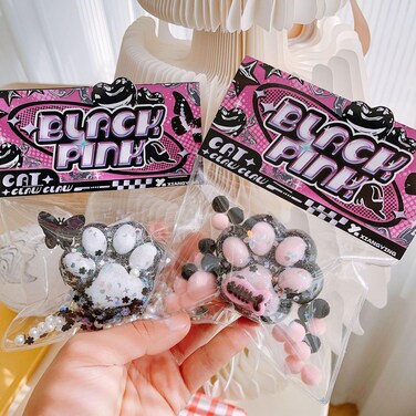 KJMYYXGS 2Pcs Taba Squishy Cat Paw Fidget Toys, Pinch Family Squeeze Toys, Cute Kawaii Squishies PVC Stress Ball Sensory Toys (Black)