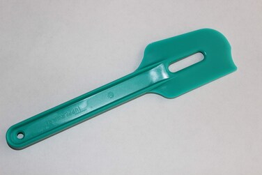 Tupperware Hard Plastic Spatula (Colors May Vary)