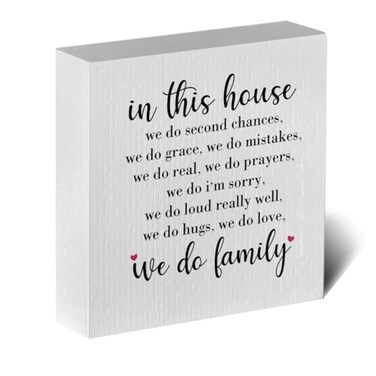 Family Artwork Wood Box Sign Rustic Farmhouse Style in This House We Do Second Chances Wood Block Plaque 5 X 5 Inches Home Living Room Bedroom Desk Sign Decor for Presents