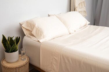 100% Organic Cotton Sheets Set - GOTS Certified, 300 Thread Count, Deep Pocket Sateen Sheet Set - Hypoallergenic, All-Season, Breathable, Soft Sheet Set (Queen - Cream)