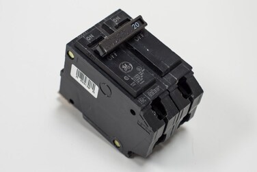 General Electric GETHQB2190 GE THQB2190 2P90A 120/240 BLT-ON CB, Black