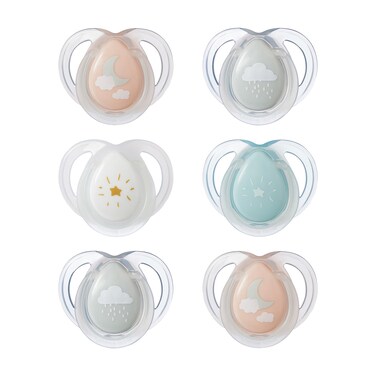 Tommee Tippee Nighttime Pacifiers, 0-6 Months, 6 Pack of Glow in The Dark Pacifiers with Symmetrical Silicone Baglet