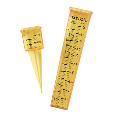 Taylor 2715 2-in-1 Rain Gauge and Sprinkler Gauge, Measure and Monitor Precipitation, Easy to Read for Backyard, Patio, Garden, and Lawn, Yellow