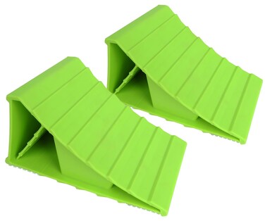 MaxxHaul 50230 High Visibility Polypropylene Wheel Chocks 2-Pack Non-Slip Base