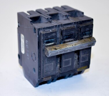 General Electric THQL32040 Plug In Circuit Breaker 3P 40 Amp 240Vac