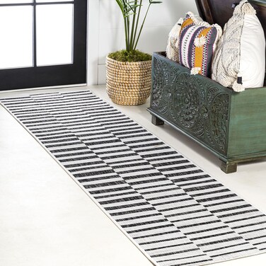 JONATHAN Y SMB133E-210 Sukie Modern Offset Stripe Indoor/Outdoor 2 ft. x 10 ft. Runner-Rug, Modern, Bohemian, Transitional, Scandinavian, Minimalistic, Rustic, Non Shedding, Easy-Cleaning, Ivory/Black