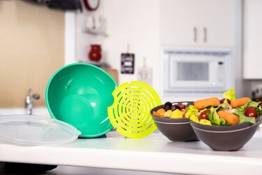 Jokari 2 Qt Self Draining Salad Bowl Set to Keep Fruit and Veggies Fresh and Crisp for Days. Includes Plastic Colander Style Strainer Plate that Nests Inside the Bowl and Tight Sealing Lid