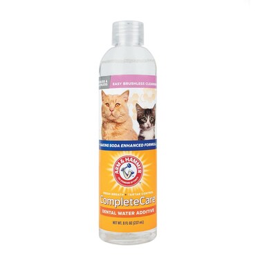 Arm &amp; Hammer Complete Care Fresh Dental Water Additive for Cats - Cat Dental Care Solution for Bad Breath, Includes Cat Toothpaste Enzymatic Action, Ideal for Cat Grooming Supplies, 8 Fl Oz