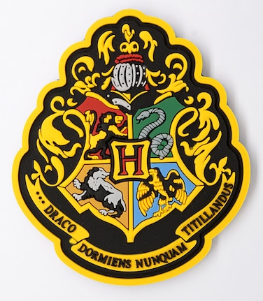 Harry Potter 48392 Hogwarts Crest Soft Touch Magnet, Multi Color