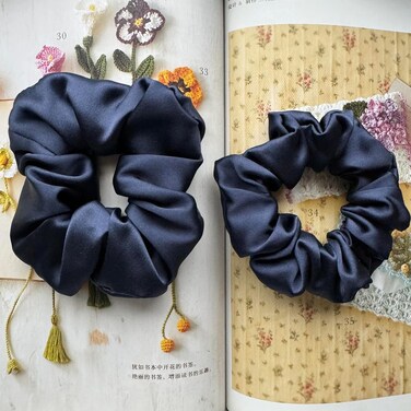2Pack Silk Scrunchies For Hair 100% Pure Mulberry Silk 30 Momme Scrunchies With Elastic Band Silk Hair Scrunchies Hair Ties For Women Girls Gift (dark blue)