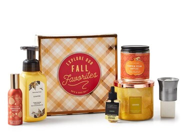 Bath And Body Works Gift Set Limited Edition Fall Favorites Bundle, 7 PC Includes Leaves 3-Wick Candle, Exclusive! Pumpkin Pecan Waffles Single Wick Candle , Exclusive! Leaves Gentle Foaming Hand Soap