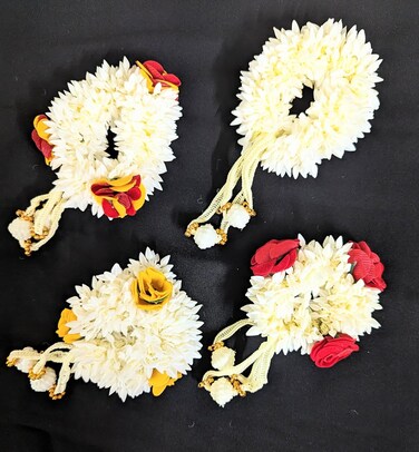 Pretty Charming Artificial Hair Gajra, set of four Gajra Bands with latkan design
