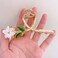 Flower Metal Hair Clips for Women White Lily Floral Gold Hair Claw Clips Non Slip Strong Hold Jaw Clips Fashion Hair Accessories Decorations for Thick Thin Curly Hair 1Pcs