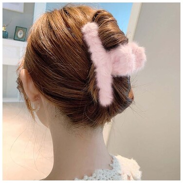 Winter Plush Hair Claw Clip Fluffy Fuzzy Hair Claw Barrette Pink Faux Fur Hair Claw Clamp Non Slip Hair Clip Claw Thick Curly Hair Clip Decorative Hair Accessories for Women and Girls