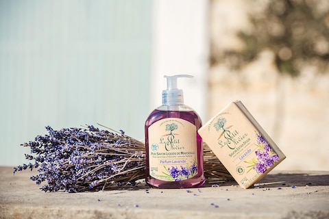 Le Petit Olivier Extra Mild Soap - Lavender - Gently Cleanses Skin - Delicately Perfumed - Vegetable Origin Based - 8.8 Oz